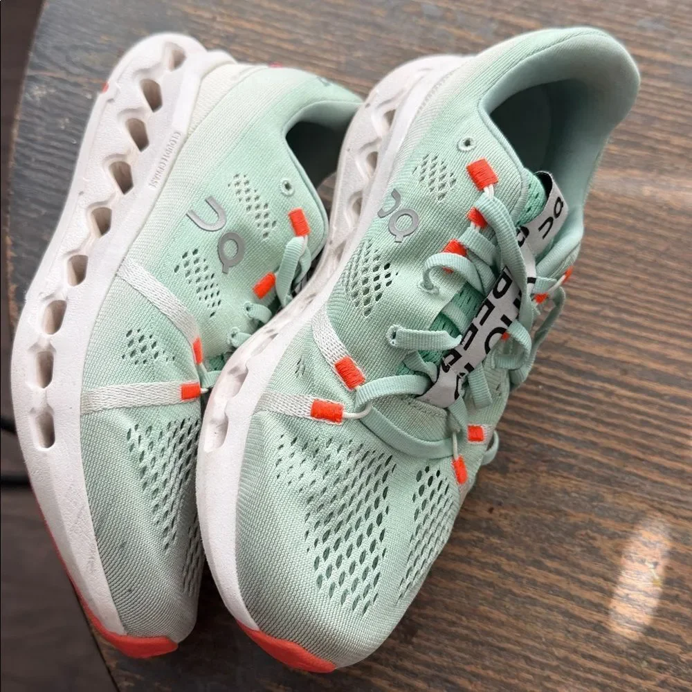 On Cloudsurfertrainer women sz7.5 - Picture 3 of 4